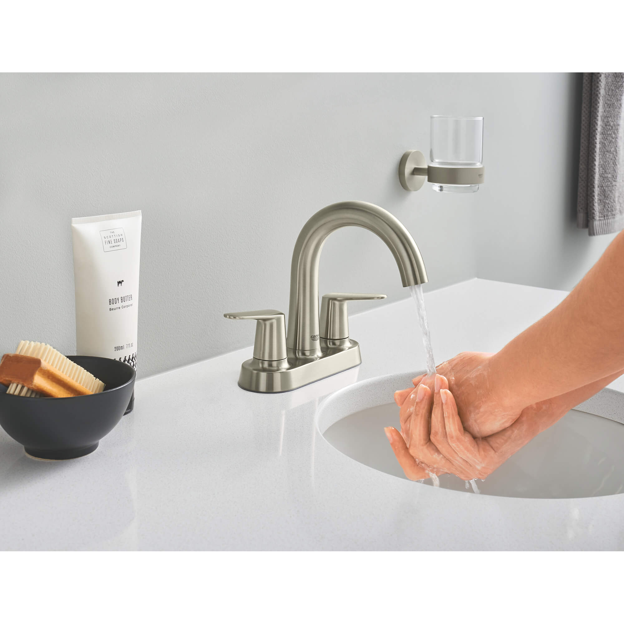 2-Handle 4" Centerset Bathroom Faucet
